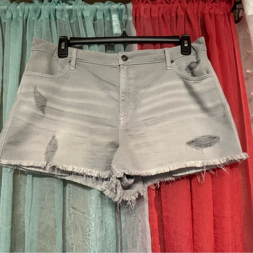 American Eagle Stylish Gray Distressed Women's Shorts